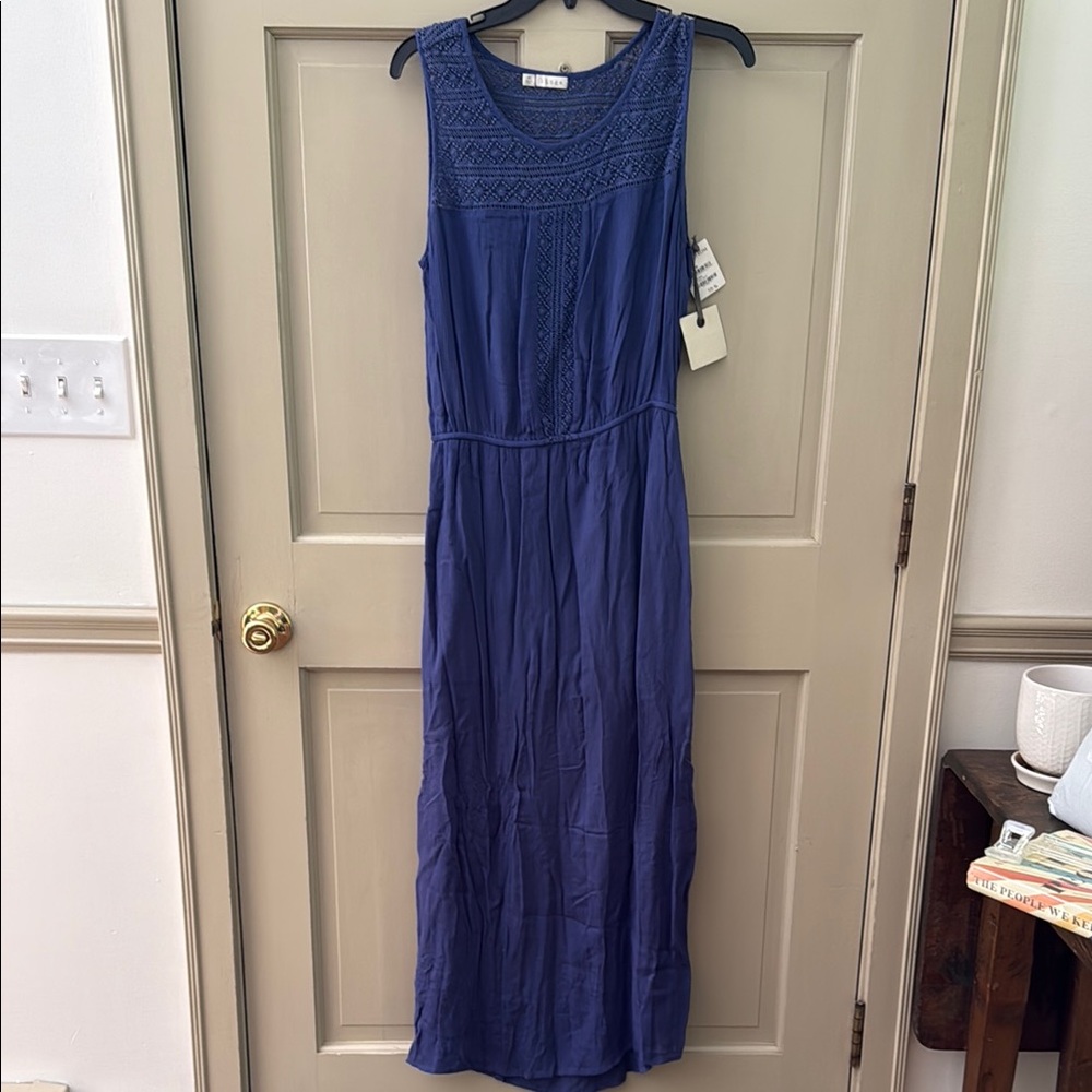 Elegant Blue Sleeveless Dress